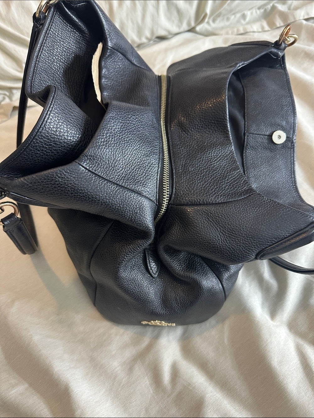 Classic Black Leather Shoulder Bag - Picture 2 of 7